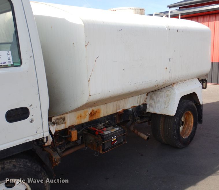 image for item DN7254 1995 Isuzu NPR  tank truck