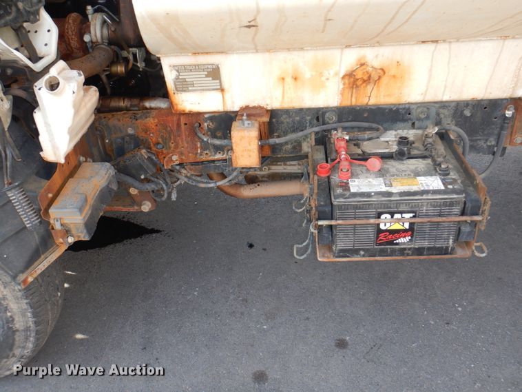 image for item DN7254 1995 Isuzu NPR  tank truck