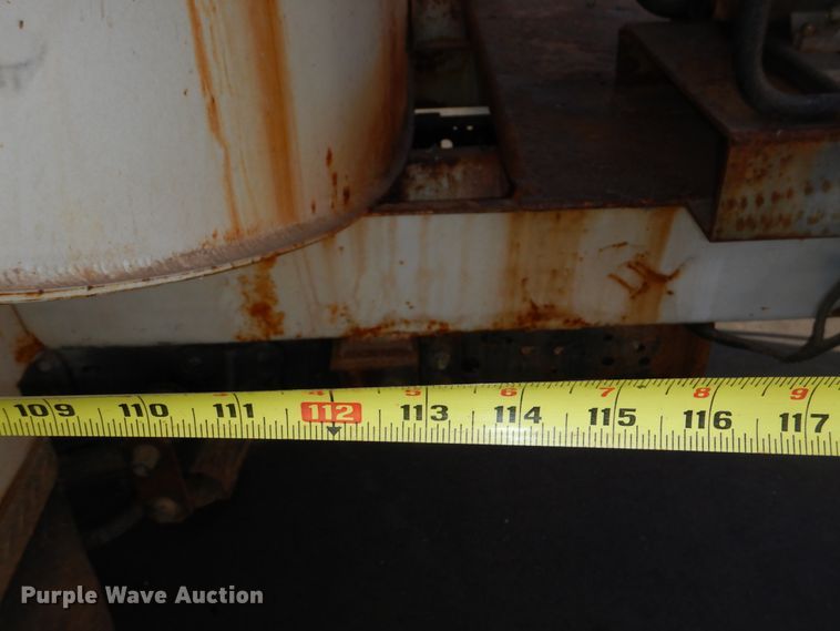 image for item DN7254 1995 Isuzu NPR  tank truck