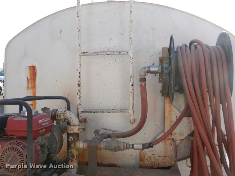 image for item DN7254 1995 Isuzu NPR  tank truck