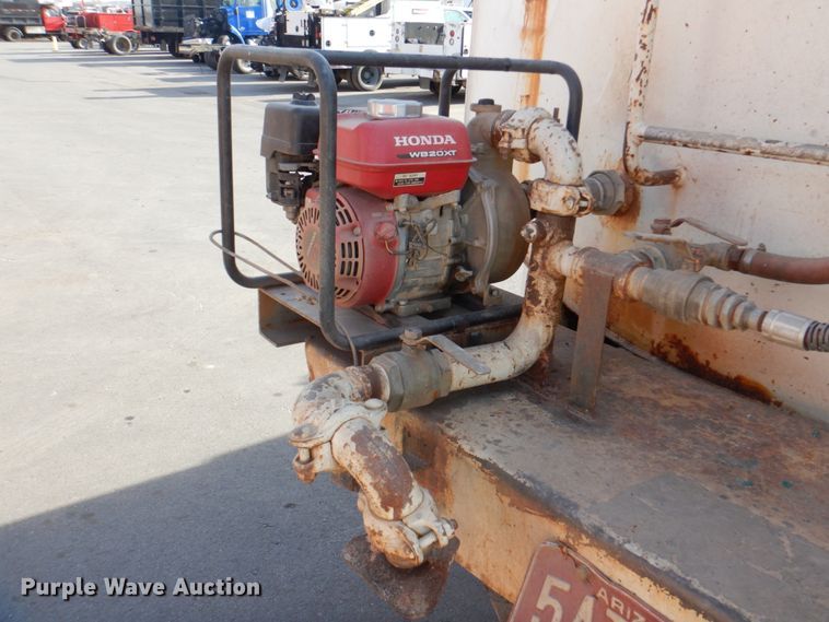 image for item DN7254 1995 Isuzu NPR  tank truck