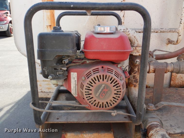 image for item DN7254 1995 Isuzu NPR  tank truck