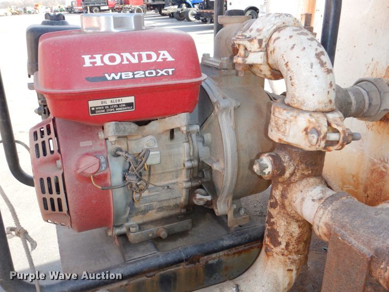 image for item DN7254 1995 Isuzu NPR  tank truck