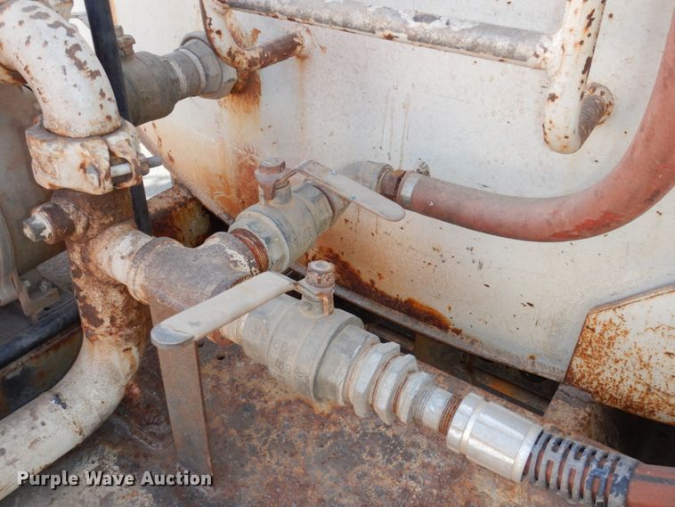 image for item DN7254 1995 Isuzu NPR  tank truck