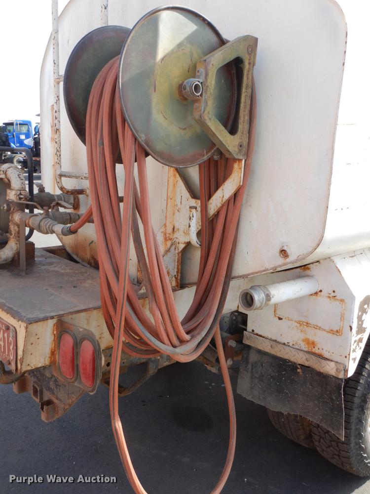 image for item DN7254 1995 Isuzu NPR  tank truck