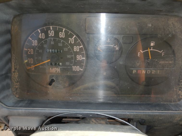 image for item DN7254 1995 Isuzu NPR  tank truck
