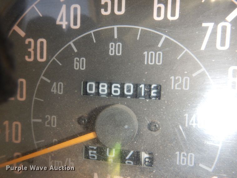 image for item DN7254 1995 Isuzu NPR  tank truck