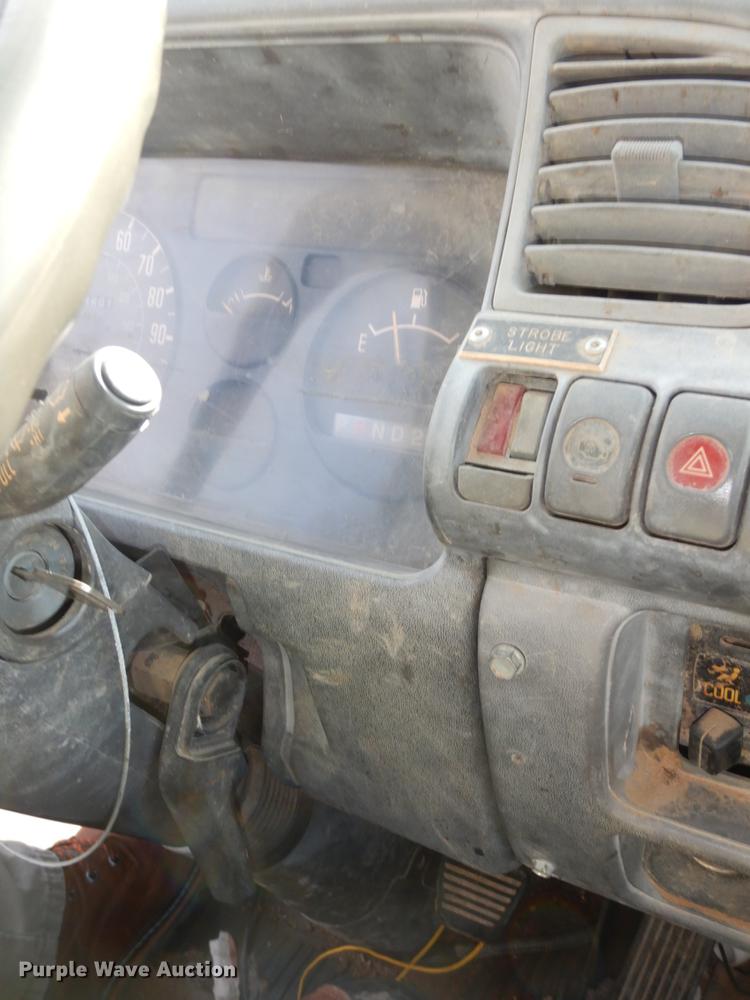 image for item DN7254 1995 Isuzu NPR  tank truck