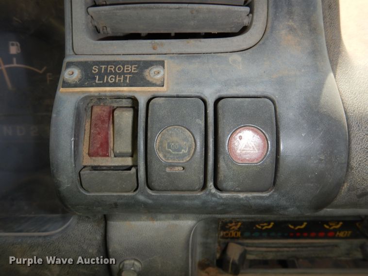 image for item DN7254 1995 Isuzu NPR  tank truck