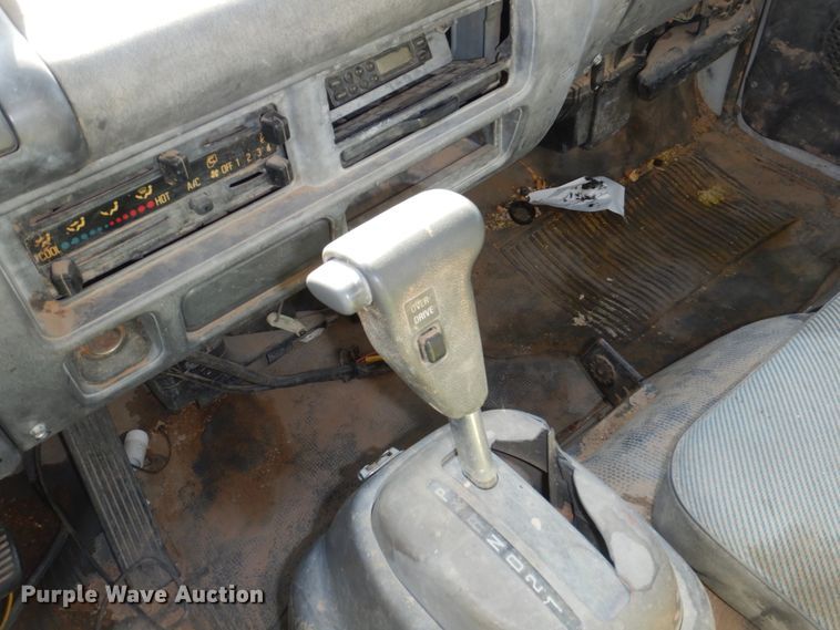 image for item DN7254 1995 Isuzu NPR  tank truck