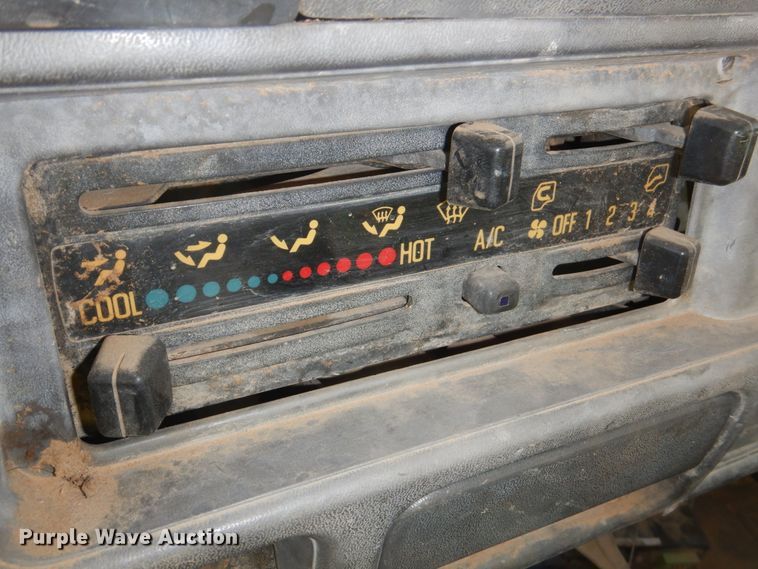 image for item DN7254 1995 Isuzu NPR  tank truck