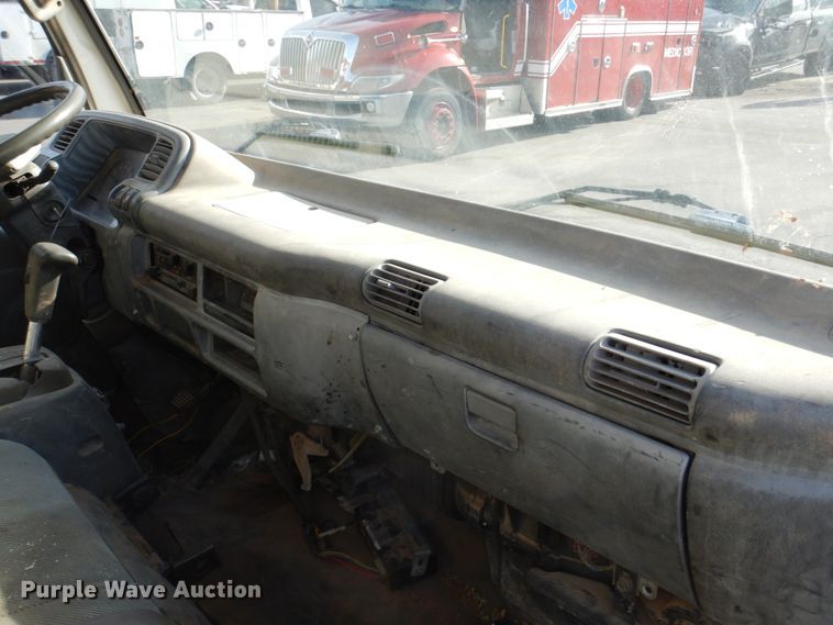 image for item DN7254 1995 Isuzu NPR  tank truck