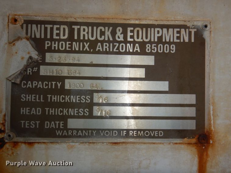 image for item DN7254 1995 Isuzu NPR  tank truck