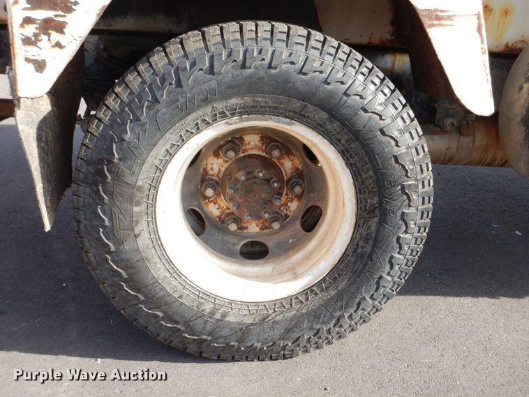 image for item DN7254 1995 Isuzu NPR  tank truck