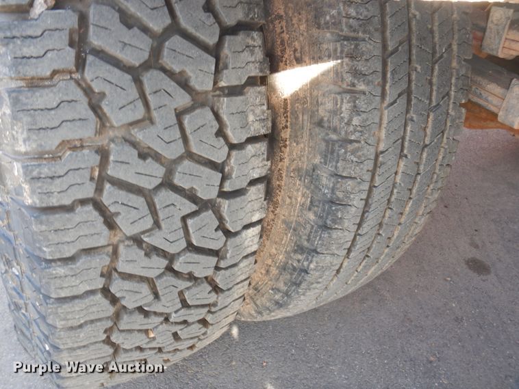 image for item DN7254 1995 Isuzu NPR  tank truck