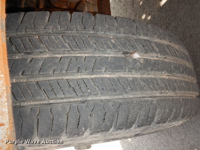 image for item DN7254 1995 Isuzu NPR  tank truck