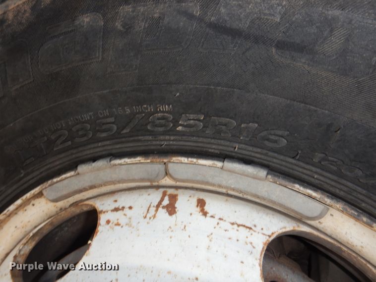 image for item DN7254 1995 Isuzu NPR  tank truck