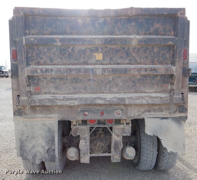image for item DR0845 1998 International 4900  dump truck