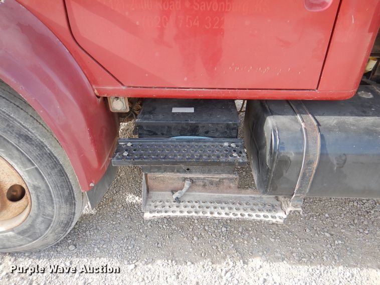 image for item DR0845 1998 International 4900  dump truck