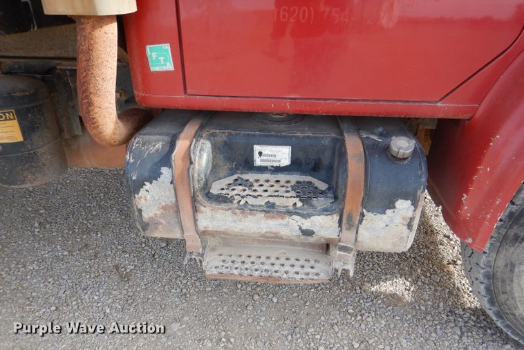 image for item DR0845 1998 International 4900  dump truck