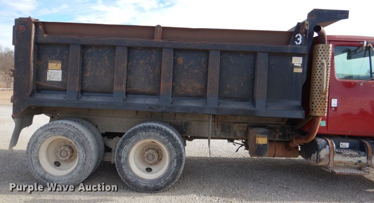 image for item DR0845 1998 International 4900  dump truck