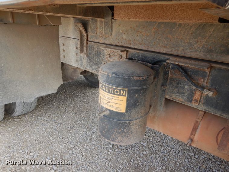 image for item DR0845 1998 International 4900  dump truck