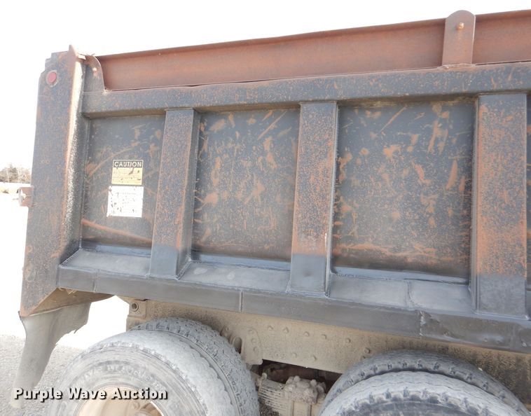 image for item DR0845 1998 International 4900  dump truck