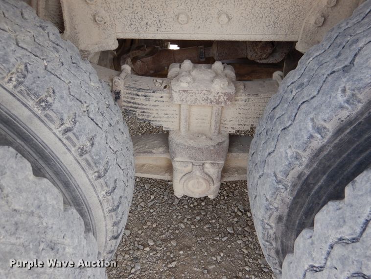 image for item DR0845 1998 International 4900  dump truck