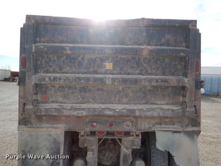 image for item DR0845 1998 International 4900  dump truck