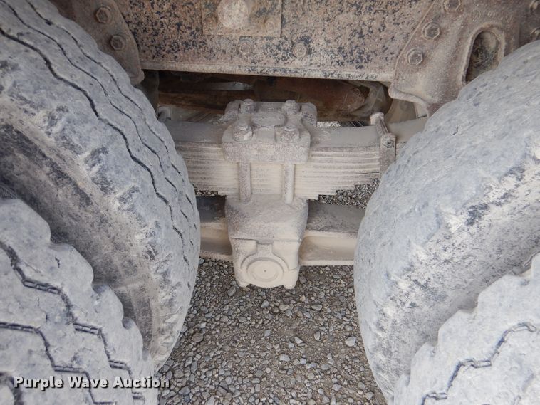 image for item DR0845 1998 International 4900  dump truck