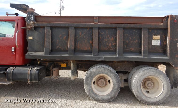 image for item DR0845 1998 International 4900  dump truck