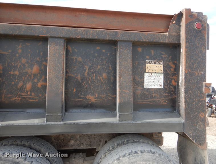 image for item DR0845 1998 International 4900  dump truck