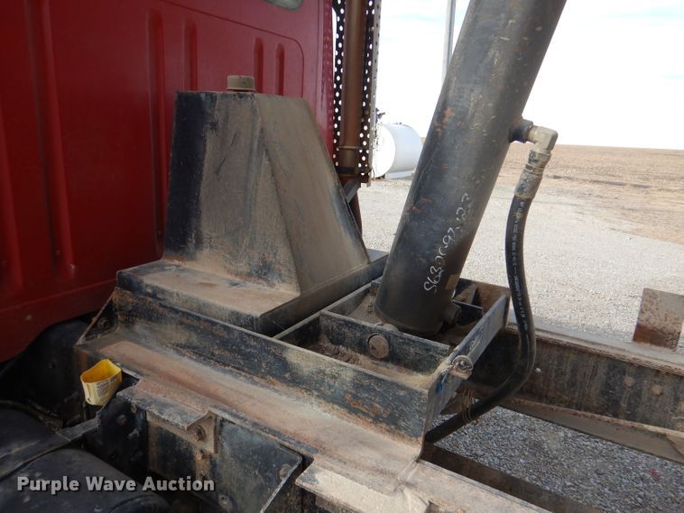 image for item DR0845 1998 International 4900  dump truck