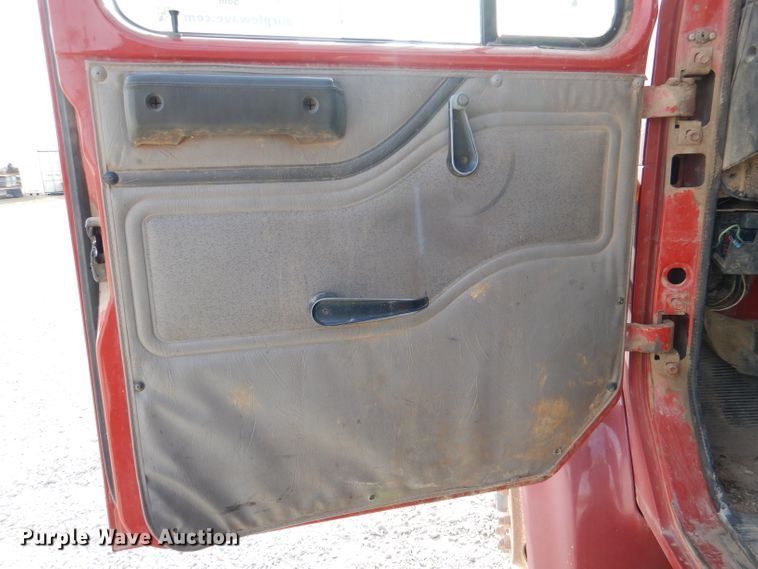 image for item DR0845 1998 International 4900  dump truck