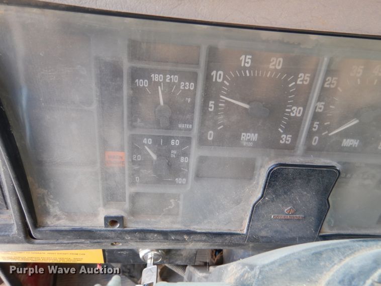 image for item DR0845 1998 International 4900  dump truck