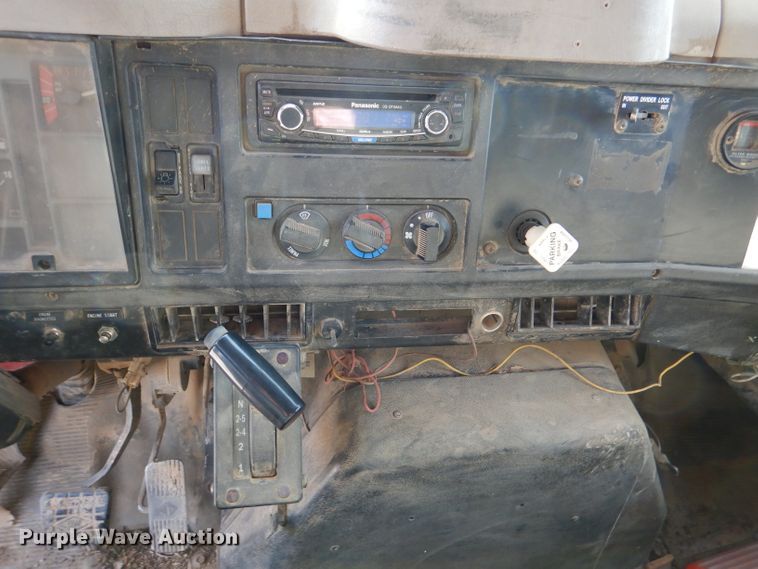 image for item DR0845 1998 International 4900  dump truck