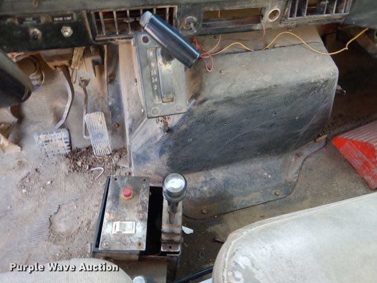 image for item DR0845 1998 International 4900  dump truck