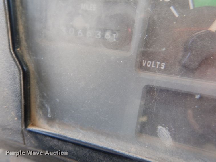 image for item DR0845 1998 International 4900  dump truck