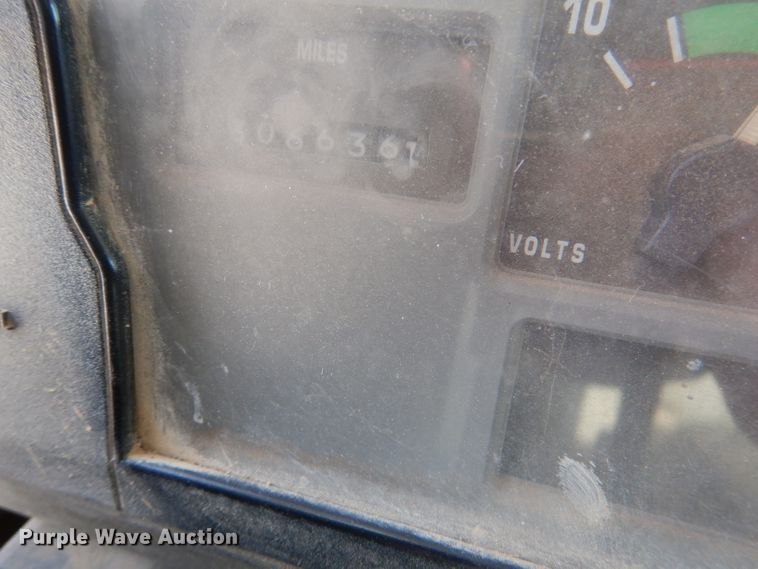 image for item DR0845 1998 International 4900  dump truck