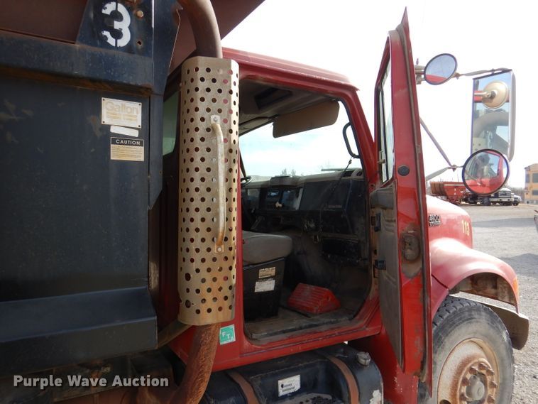 image for item DR0845 1998 International 4900  dump truck