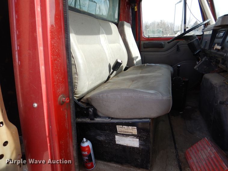 image for item DR0845 1998 International 4900  dump truck