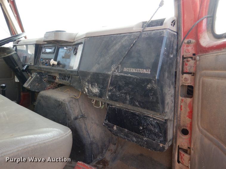 image for item DR0845 1998 International 4900  dump truck