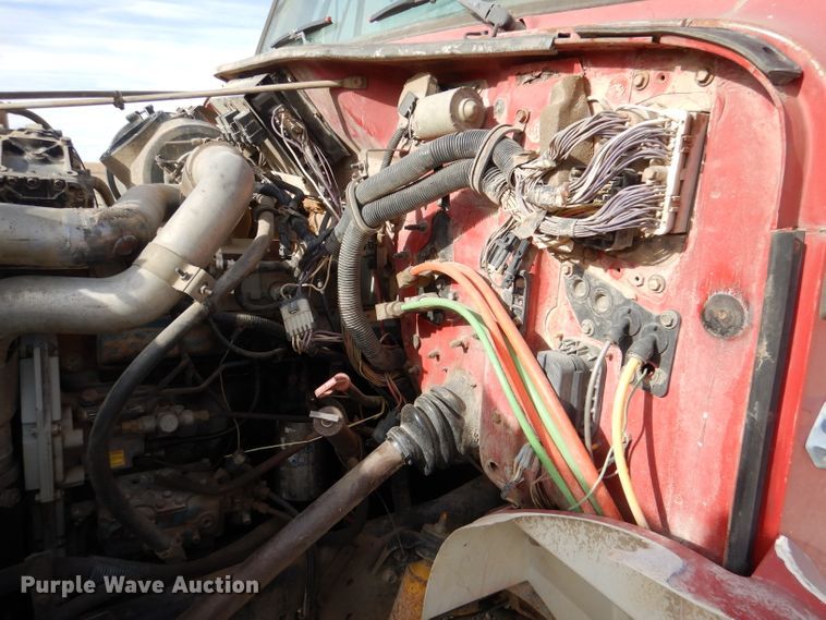 image for item DR0845 1998 International 4900  dump truck