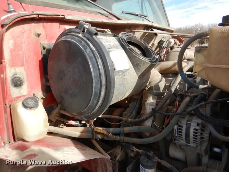 image for item DR0845 1998 International 4900  dump truck