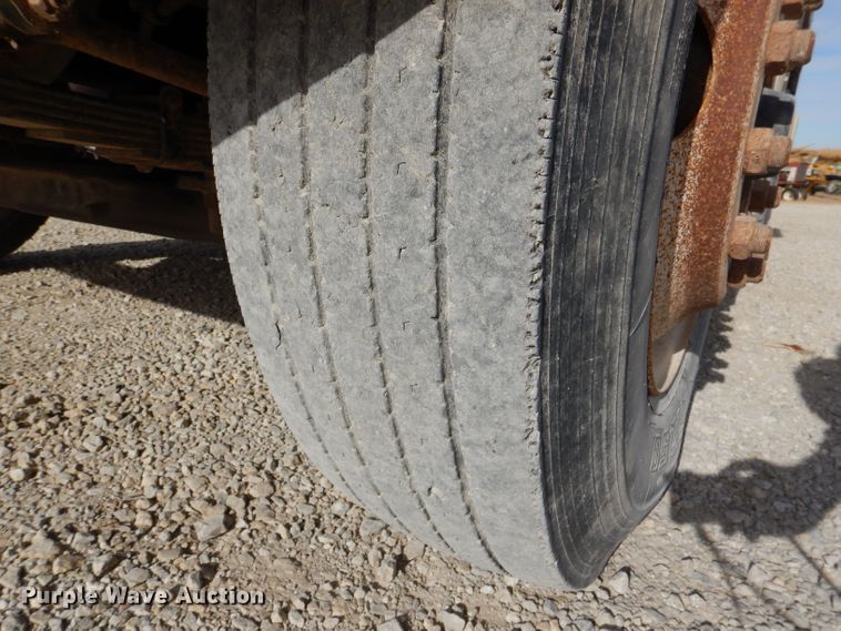 image for item DR0845 1998 International 4900  dump truck