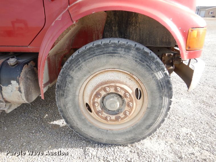 image for item DR0845 1998 International 4900  dump truck