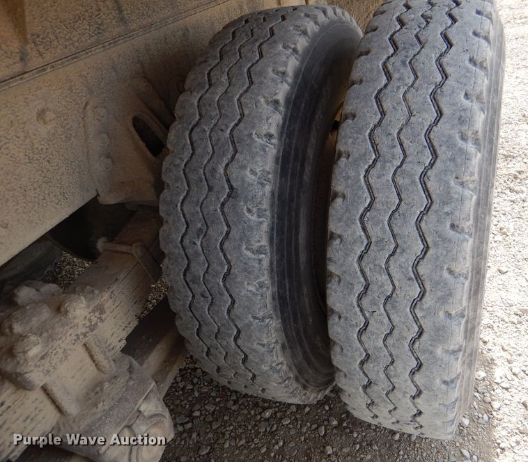 image for item DR0845 1998 International 4900  dump truck