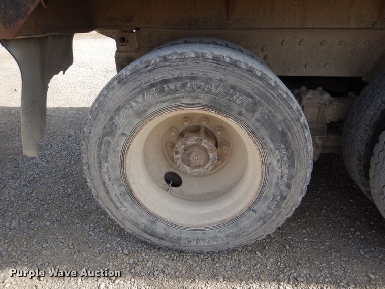 image for item DR0845 1998 International 4900  dump truck