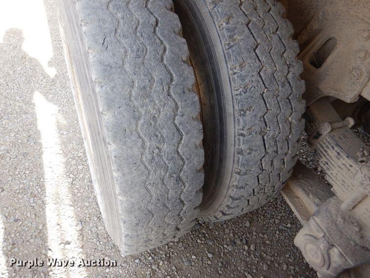 image for item DR0845 1998 International 4900  dump truck