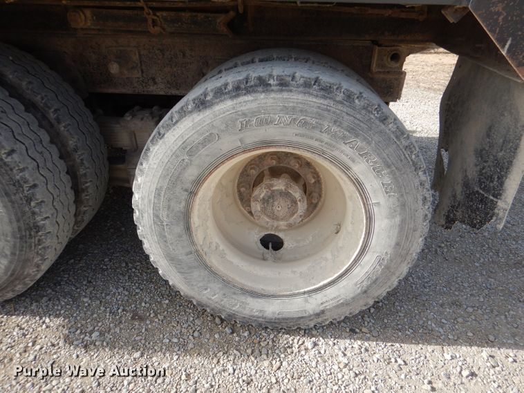 image for item DR0845 1998 International 4900  dump truck